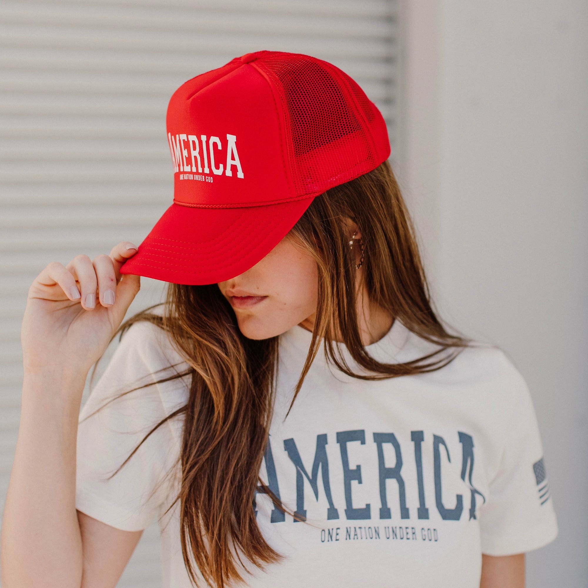 AMERICA<br>Trucker Mesh Hat [Red]